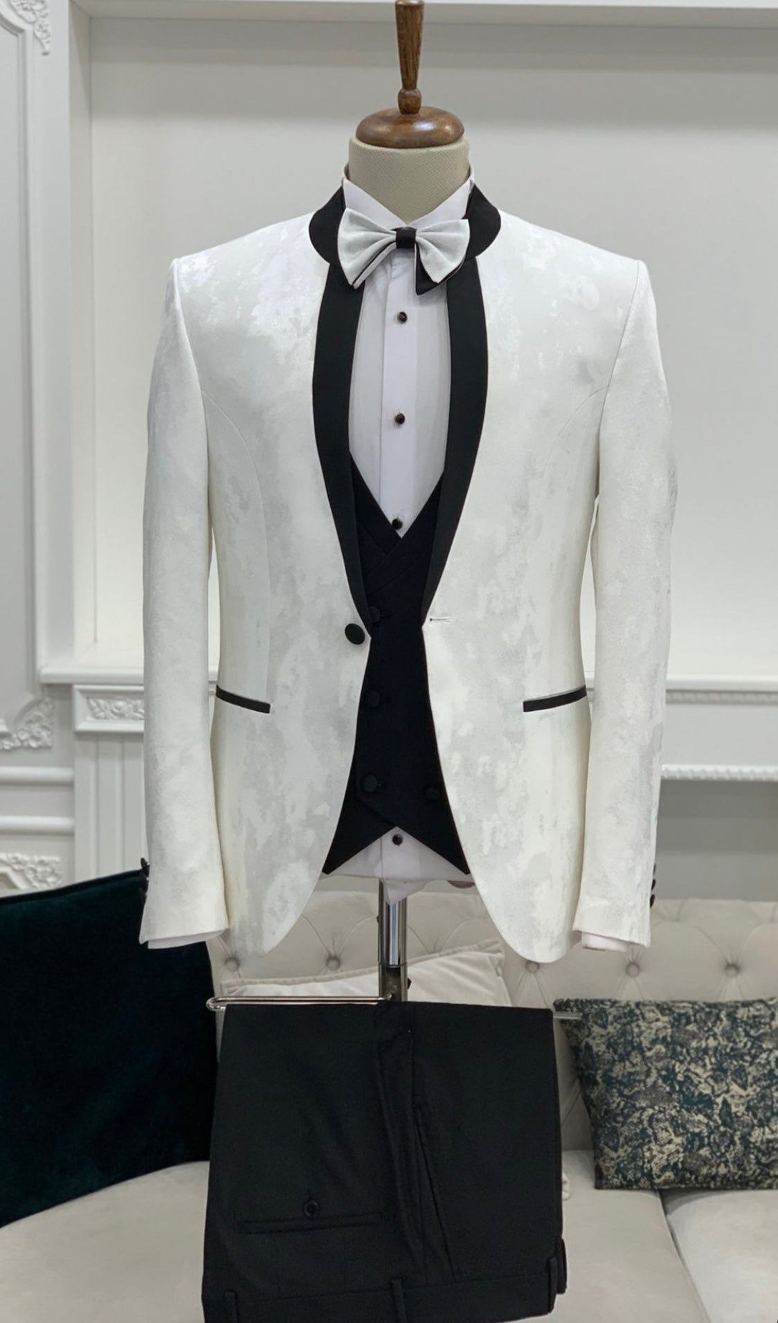 Mazonni Royal White Slim Fit Tuxedo